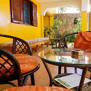 O Jardim Do Vinho, Ac Couette-café
